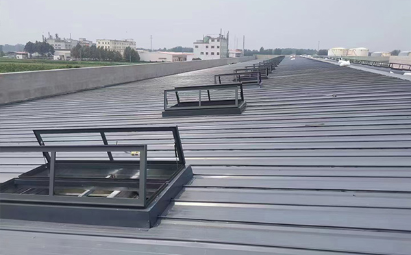 某中学室内体育馆白银排烟窗改造项目