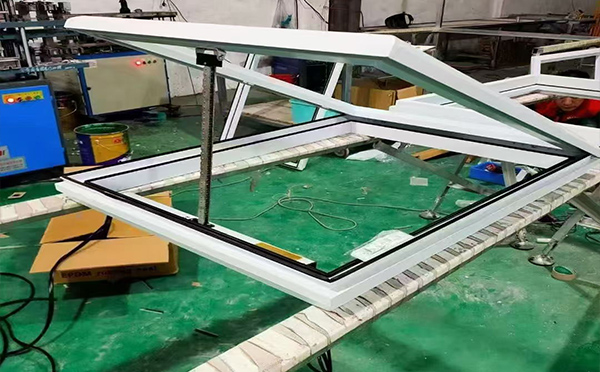 某地下车库出入口白银排烟窗配置工程