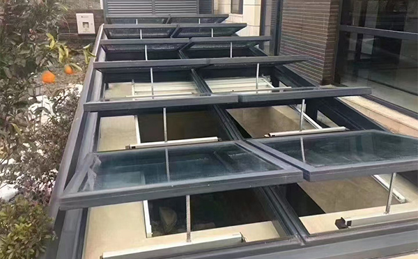 某轨道交通车辆维修车间白银排烟窗应用