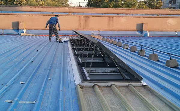 某区域性物流仓储中心白银排烟窗系统安装项目