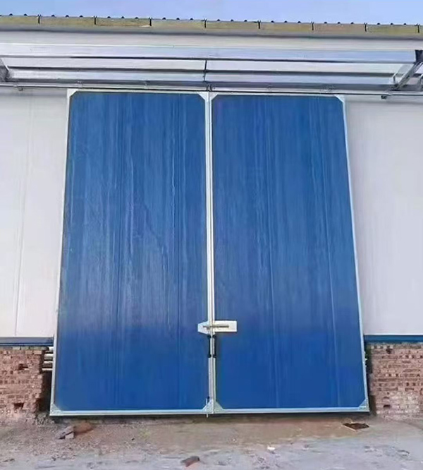 白银工业门在大型仓储物流通道中的应用实例