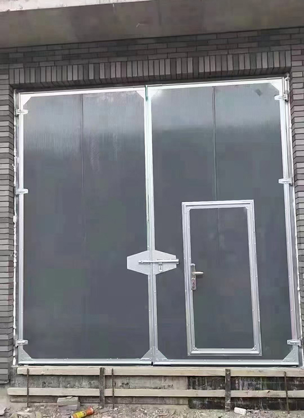 白银工业平开门在大型设备制造车间的应用实例