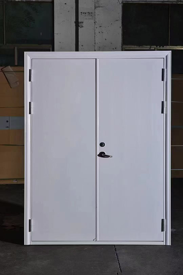 酒店项目完成公共区域白银防火门布设 酒店项目完成公共区域白银防火门布设